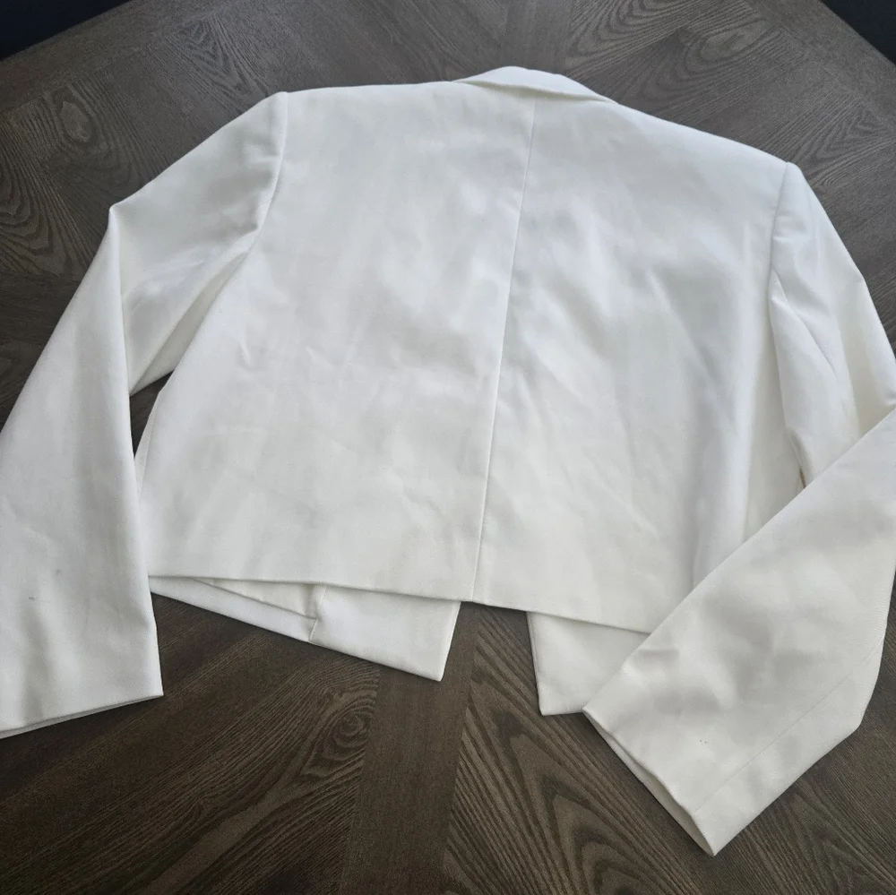 NWOT Alo Yoga Cropped First Class Blazer in Ivory off white sz LARGE
